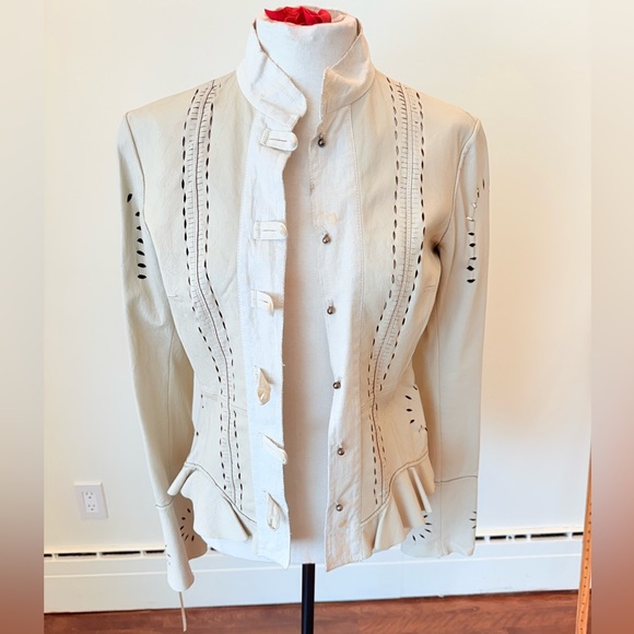 Vintage cream-colored leather blazer jacket for women - Picture 14 of 16